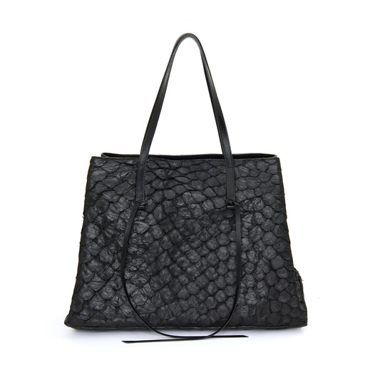 Cobé - Shopper em couro de pirarucu Preto