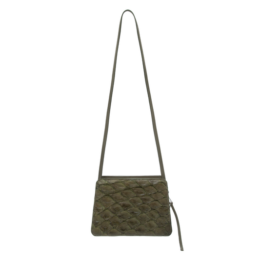 IBERÊ - Handbag em couro de pirarucu. Cor Verde Militar