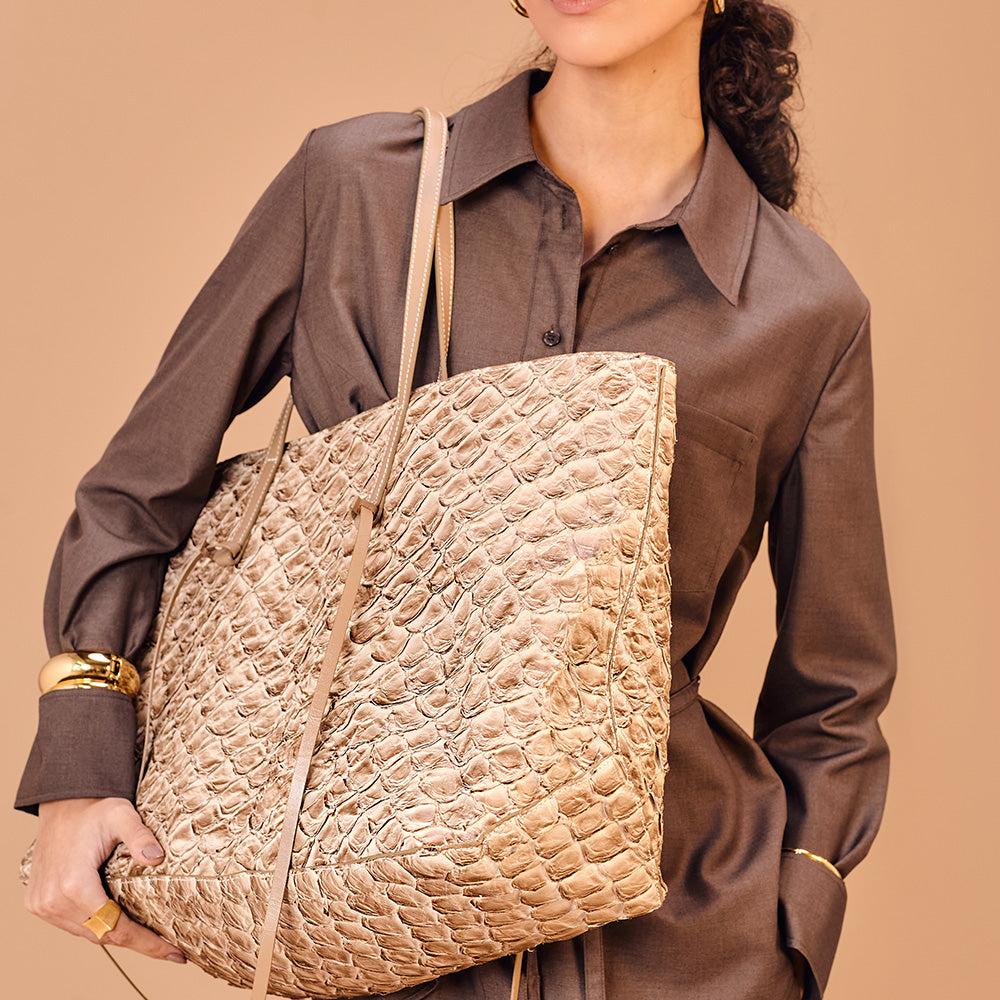 Cobé - Shopper em couro de pirarucu Cappuccino