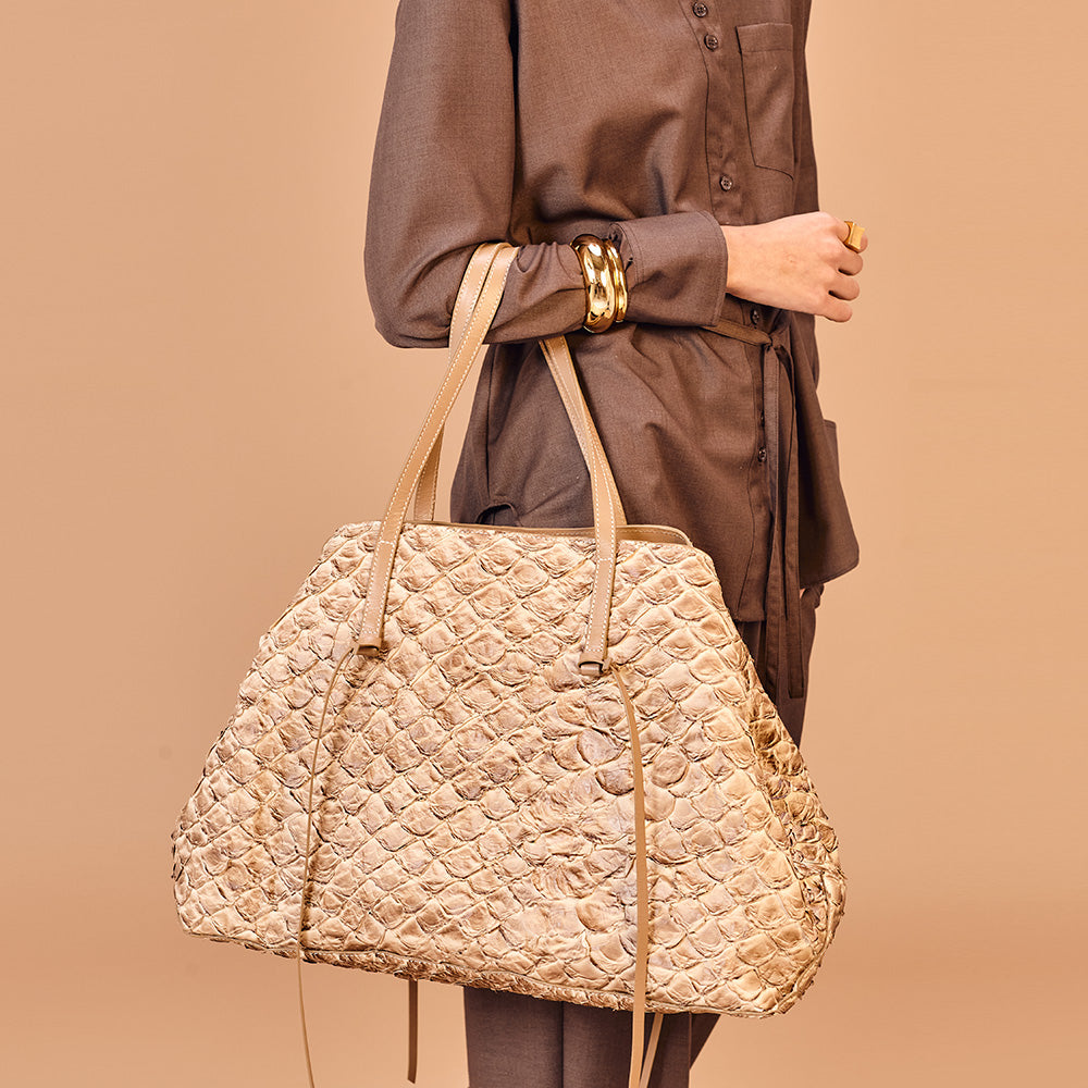 Cobé - Shopper em couro de pirarucu Cappuccino