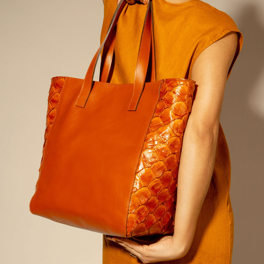 Nayla - Shopping Bag with pirarucu leather sides
