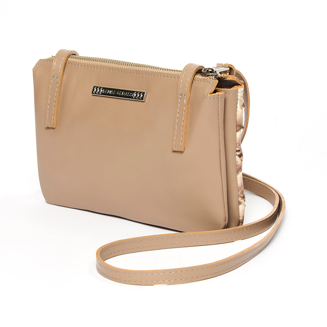 ARUANA - Bolsa Transversal Mini com Detalhes em Couro de Pirarucu Cappuccino