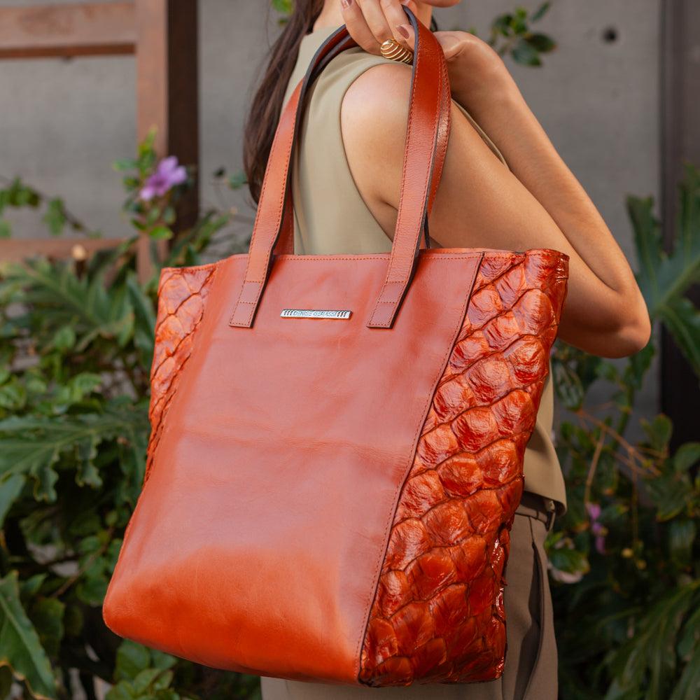 Nayla - Shopping Bag with pirarucu leather sides