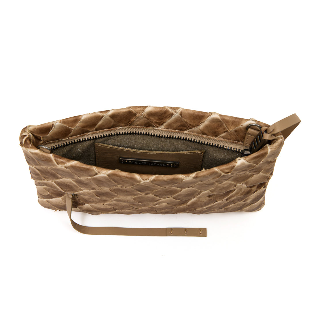 Aquira Mini - Mini Clutch em couro de pirarucu - Cappuccino