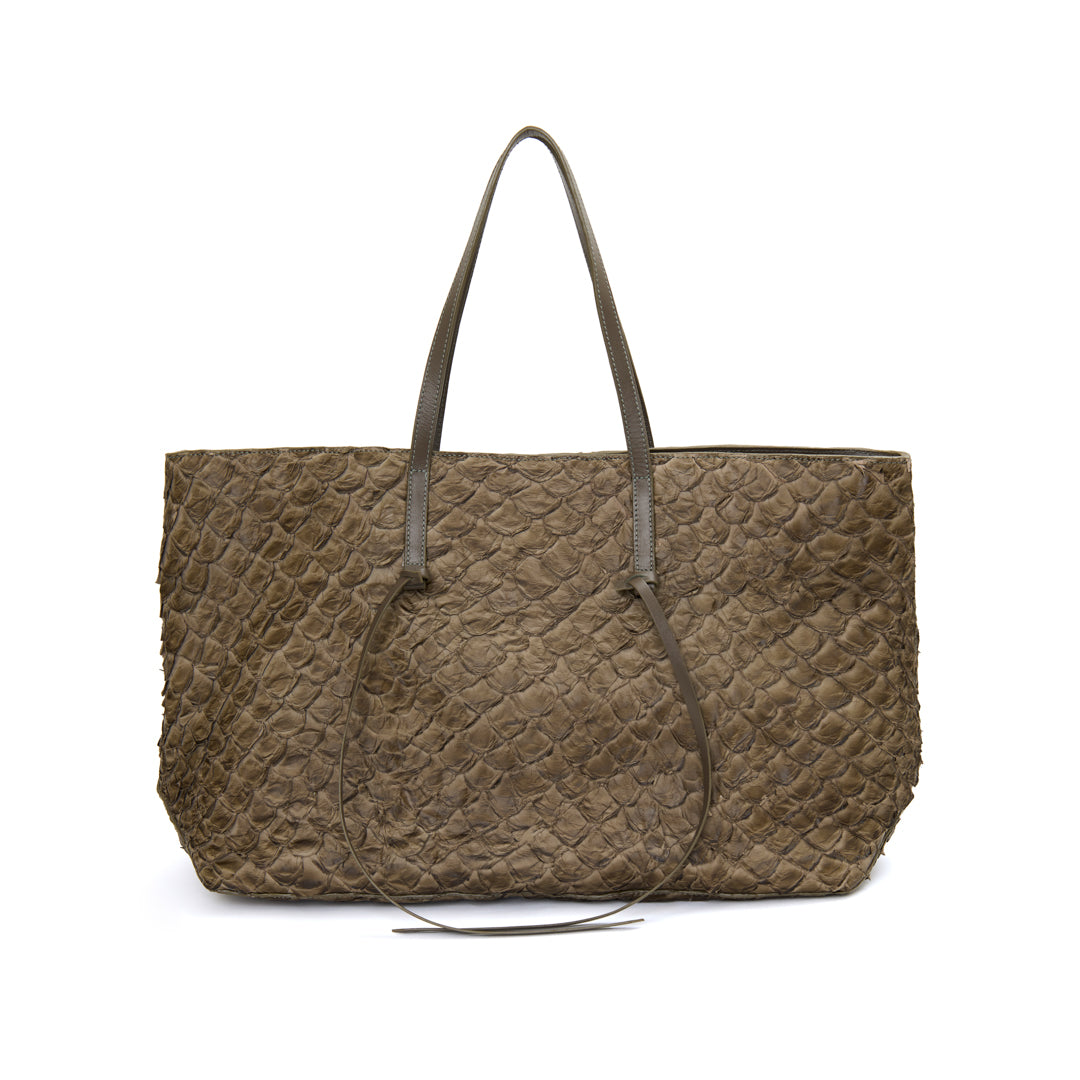Cobé - Shopper em couro de pirarucu Oliva