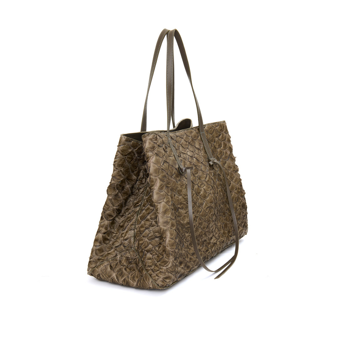 Cobé - Shopper em couro de pirarucu Oliva