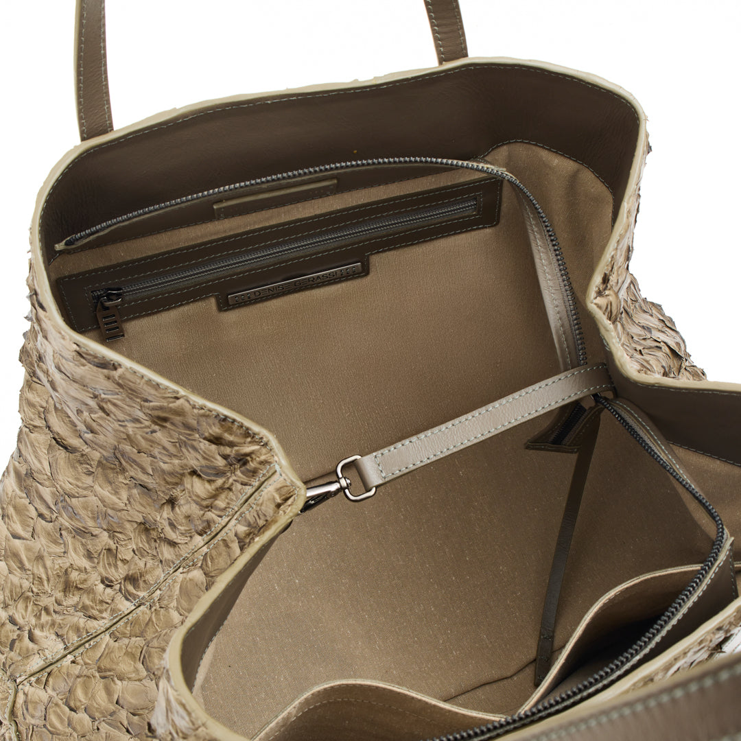 Cobé - Shopper em couro de pirarucu Oliva