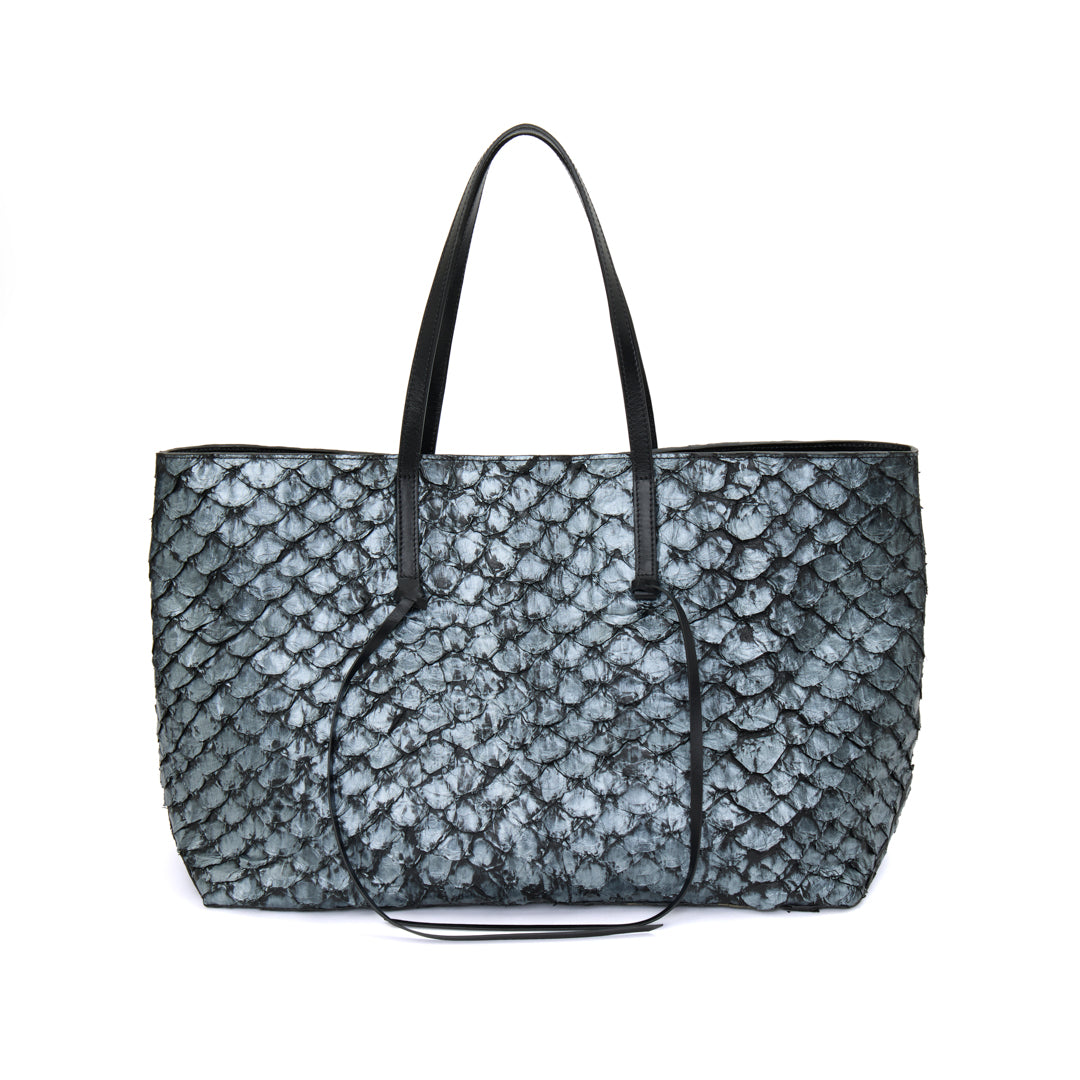 Cobé - Shopper em couro de pirarucu Preto com Prata