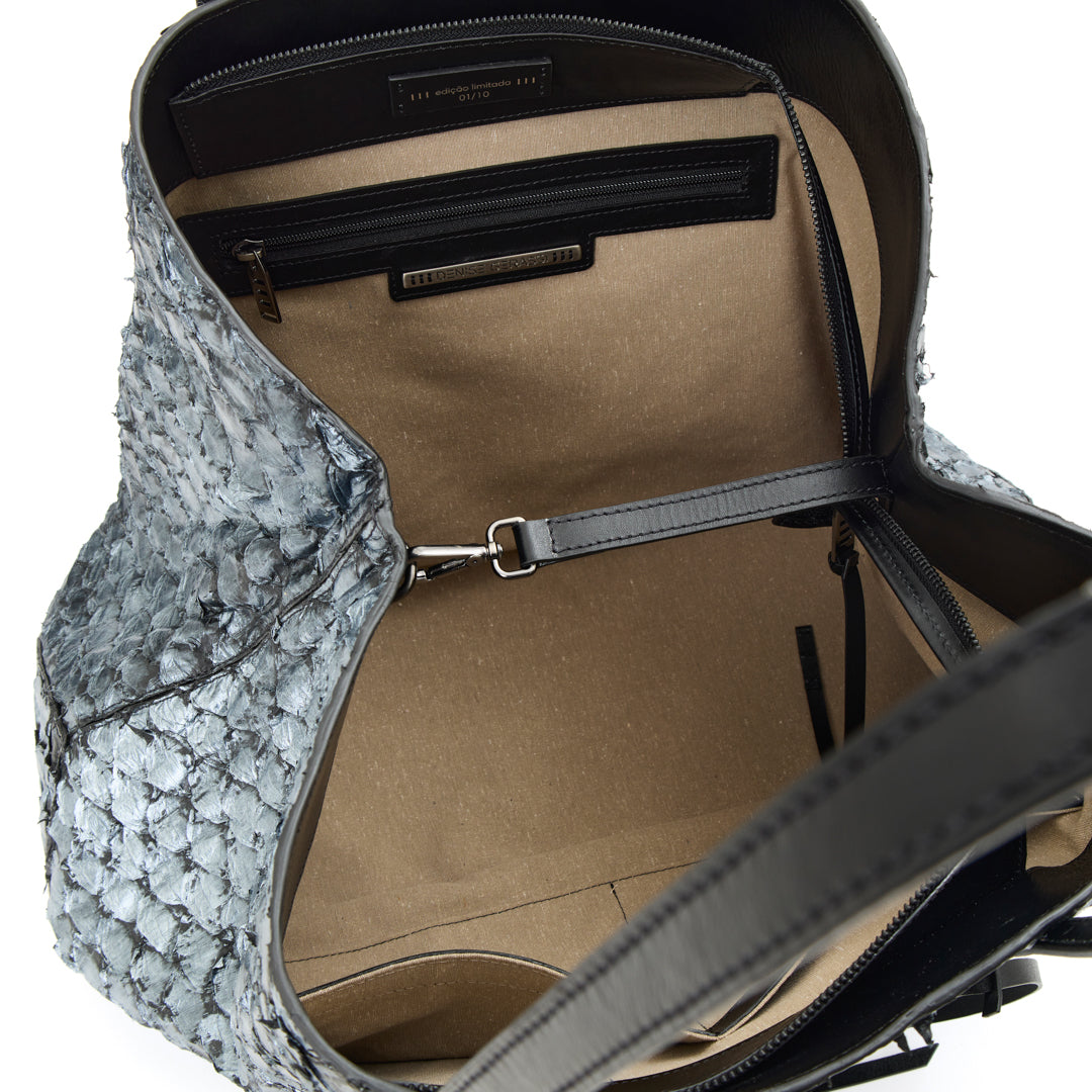 Cobé - Shopper em couro de pirarucu Preto com Prata