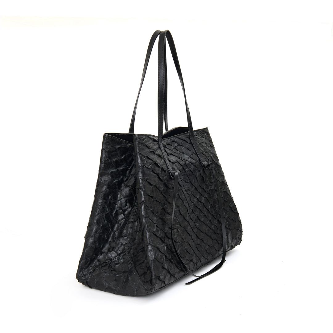 Cobé - Shopper em couro de pirarucu Preto