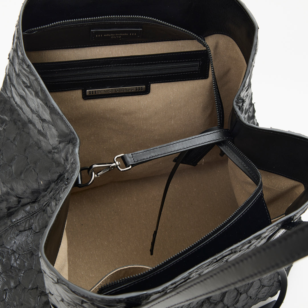 Cobé - Shopper em couro de pirarucu Preto