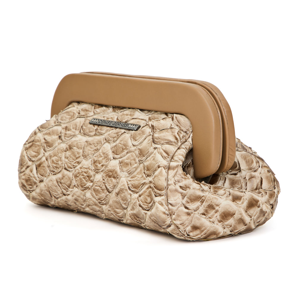 Inara - Bolsa Clutch em Couro de Pirarucu Cappuccino