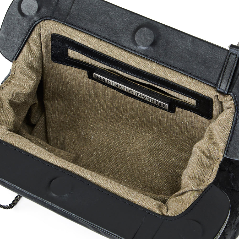 Inara - Bolsa Clutch em Couro de Pirarucu Preto