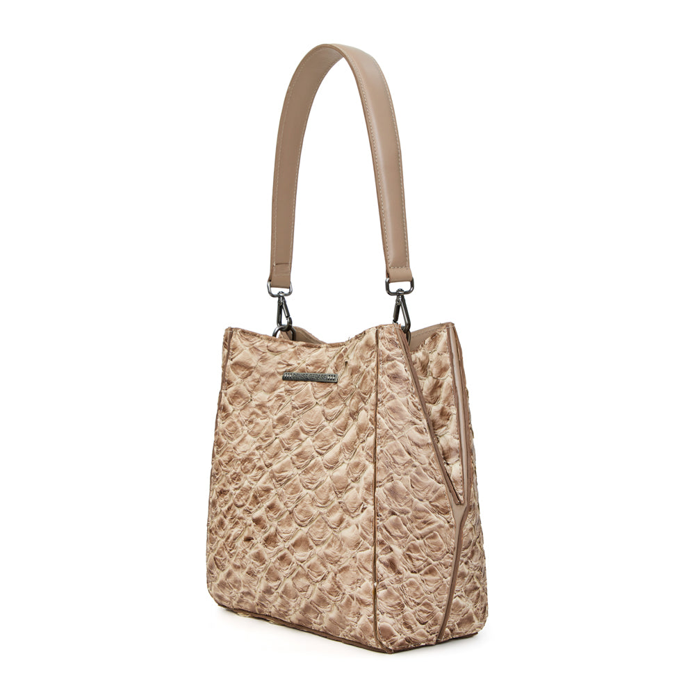 Suyane - Bolsa Tiracolo Transversal em Couro de Pirarucu Cappuccino