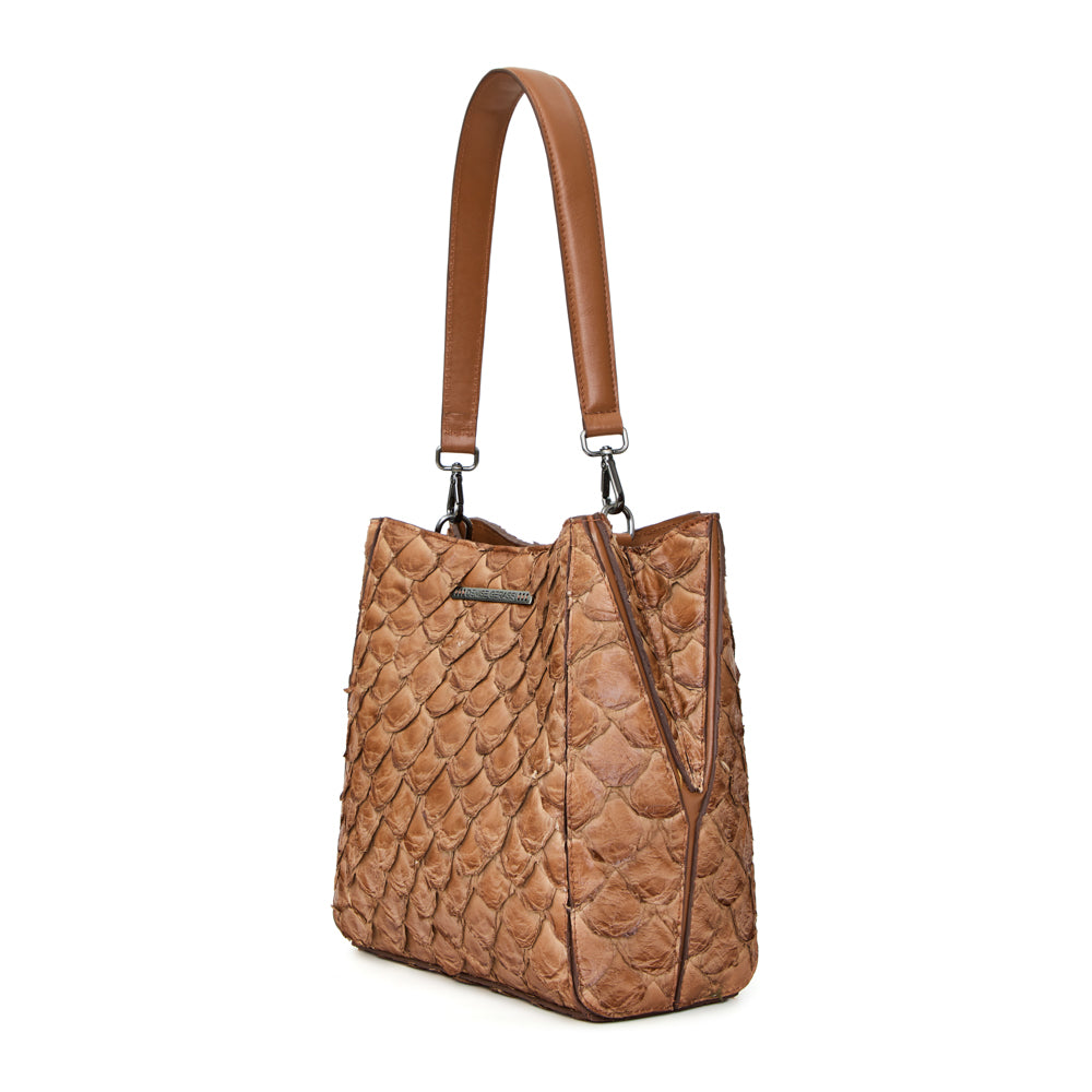 Suyane - Bolsa Tiracolo Transversal em Couro de Pirarucu Tobacco