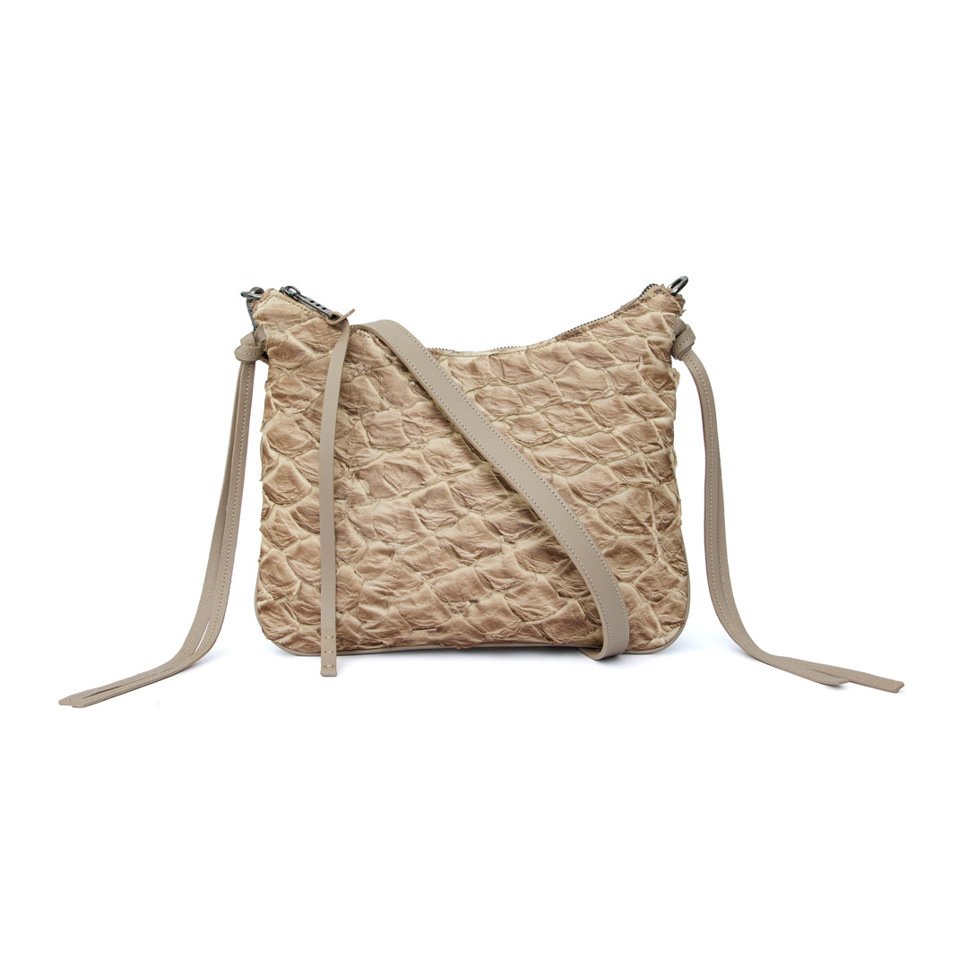 Yara - Bolsa Tiracolo Transversal em Couro de Pirarucu Cappuccino