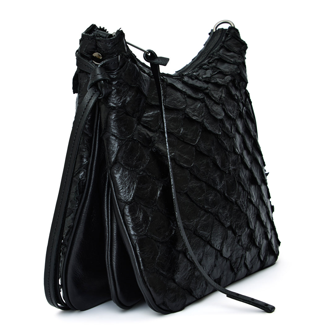 Yara - Bolsa Tiracolo Transversal em Couro de Pirarucu Preto