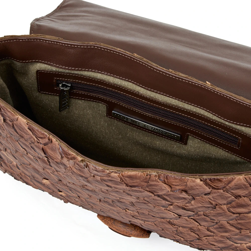 Guaíra - Bolsa Tiracolo Transversal em Couro de Pirarucu Café