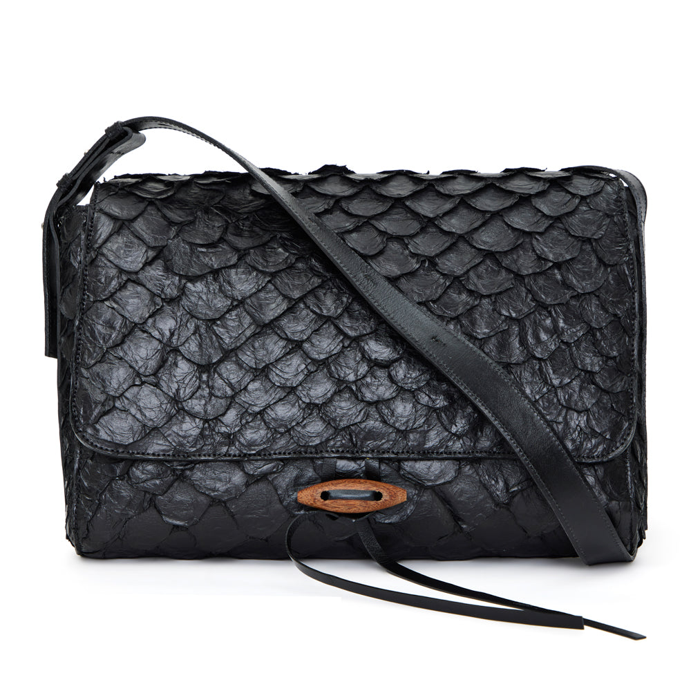 Guaíra - Bolsa Tiracolo Transversal em Couro de Pirarucu Preto