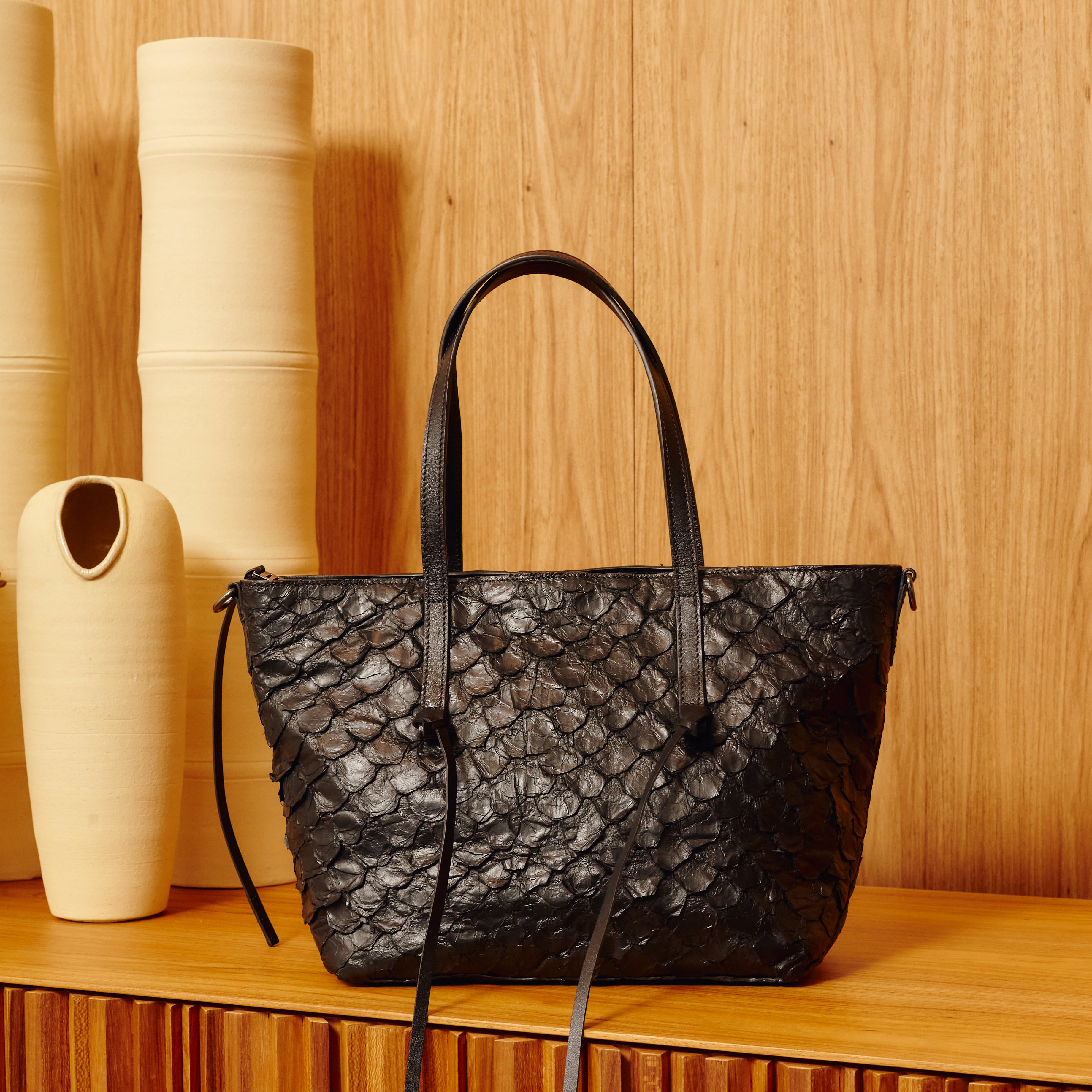Luna - Shopper em couro de pirarucu Preto