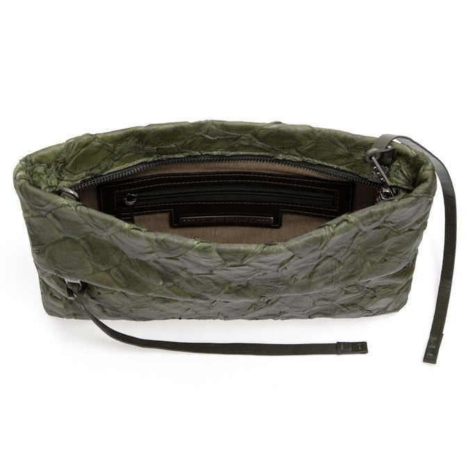 New Aquira - Maxi clutch in pirarucu leather.
