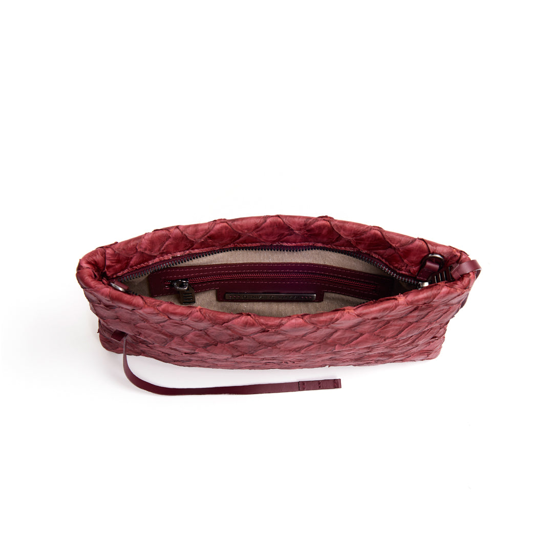 NEW AQUIRA - Maxi clutch in pirarucu leather. Comes with chain strap