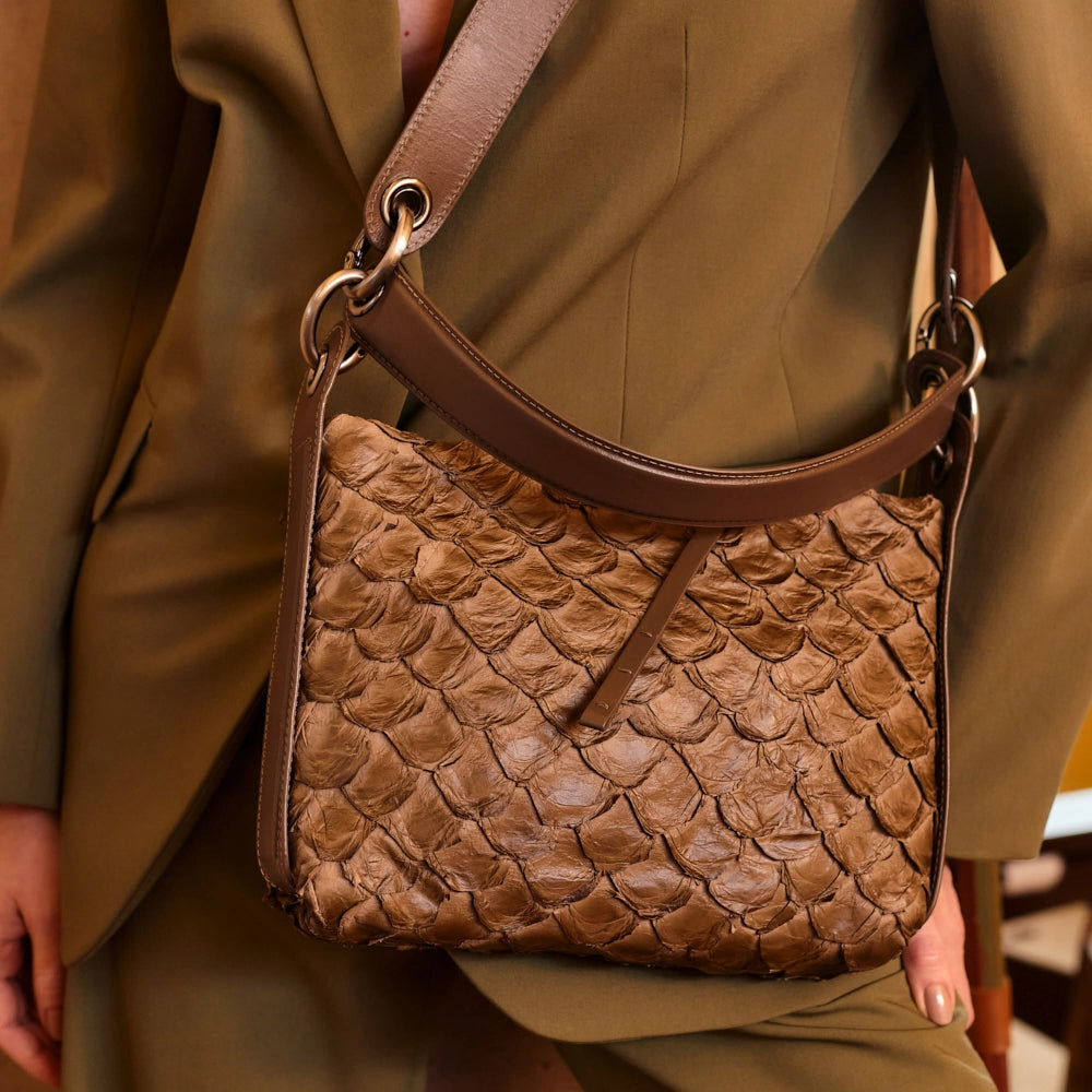 Aimara - Handbag em couro de pirarucu Oliva