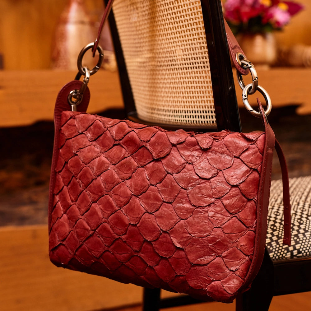Aimara - Handbag em couro de pirarucu Claret