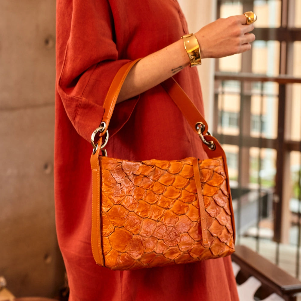 Aimara - Handbag em couro de pirarucu Telha