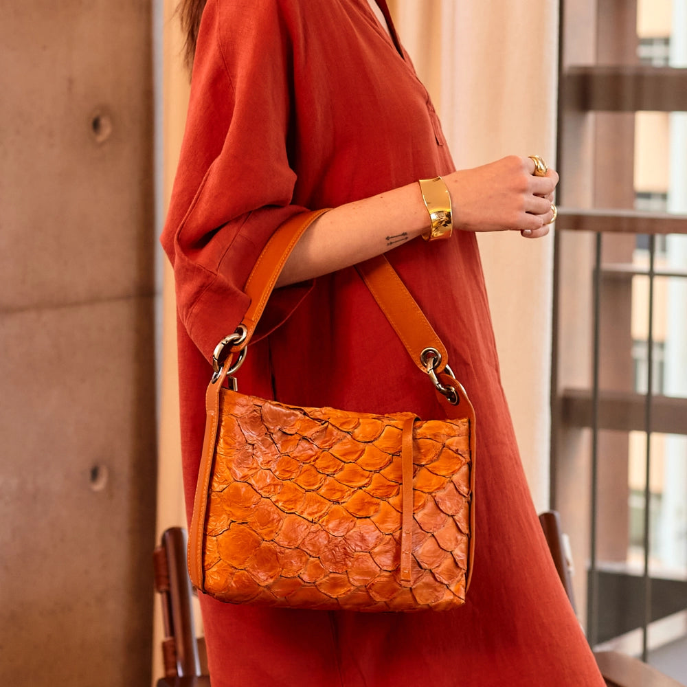 Aimara - Handbag em couro de pirarucu Telha