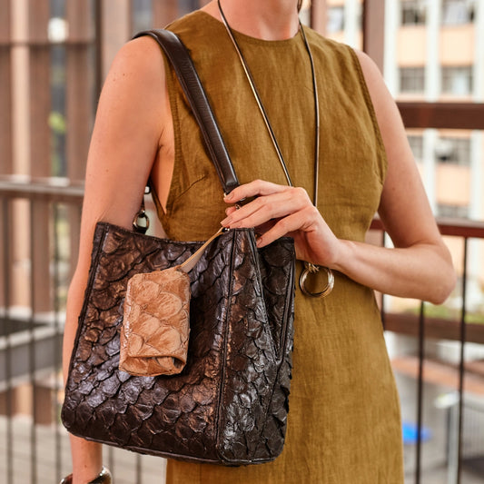 Ladedê - Mini Estojo em Couro de Pirarucu Preto