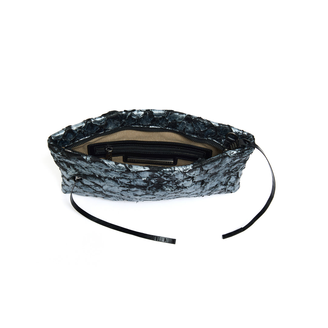 NEW AQUIRA - Maxi clutch in pirarucu leather. Comes with chain strap