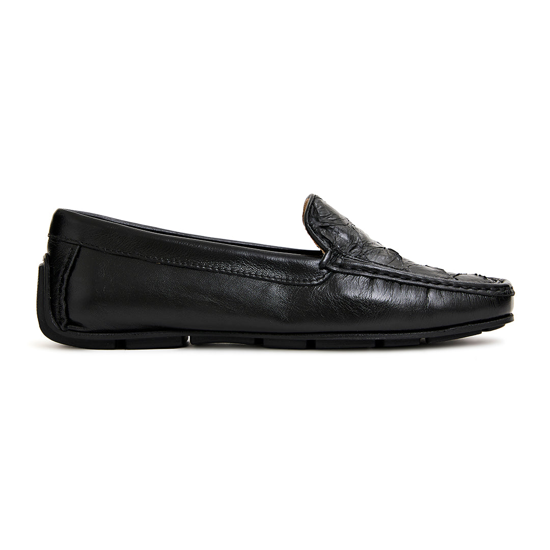 Mocassim Arumã feminino em couro com pala de pirarucu na cor Preto