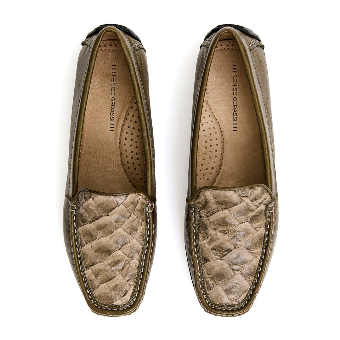Mocassim Arumã feminino em couro com pala de pirarucu na cor Oliva